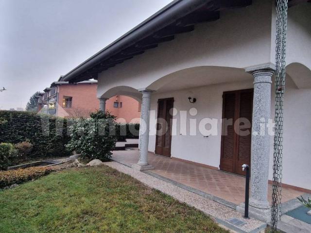 Villa Indipendente in affitto a Gazzada Schianno, Gazzada