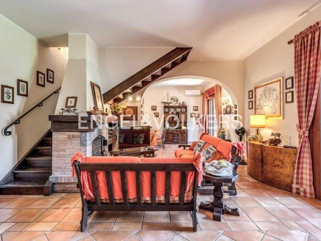 Villa Indipendente in affitto a Fregene, Roma Capitale