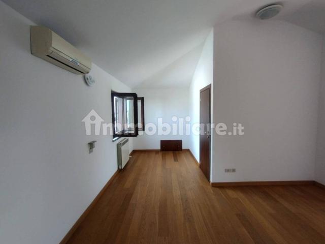 Villa Indipendente in affitto a Bernate Ticino, Lombardia