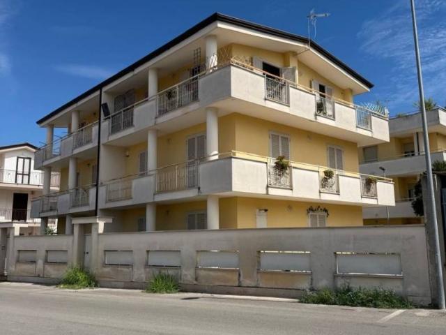 Villa Indipendente in affitto a San Marcellino, Caserta