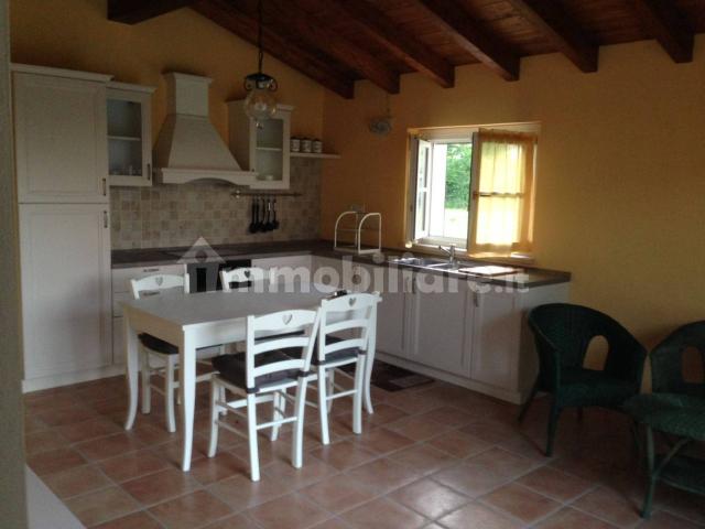 Villa Indipendente in affitto a Marina di Massa, Marina Di Massa