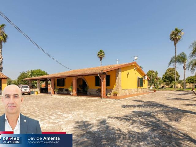 Villa Indipendente in affitto a Melilli, Sicilia