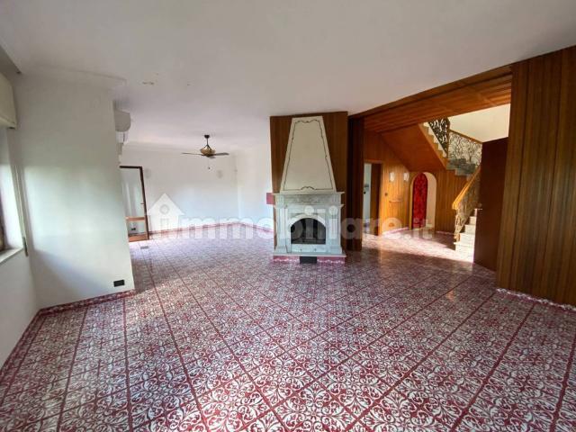 Villa Indipendente in affitto a Pozzuoli, Campania
