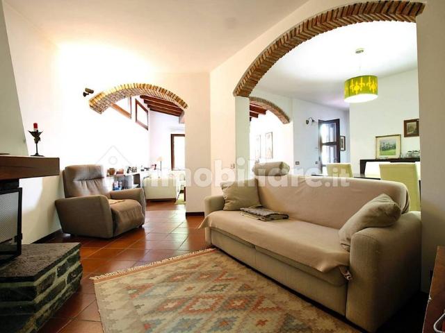 Villa Indipendente in affitto a Torno, Lombardia
