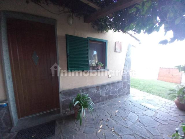 Villa Indipendente in affitto a Appennino Reggiano, Re