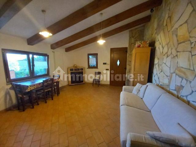 Villa Indipendente in affitto a Capodimonte, Lazio