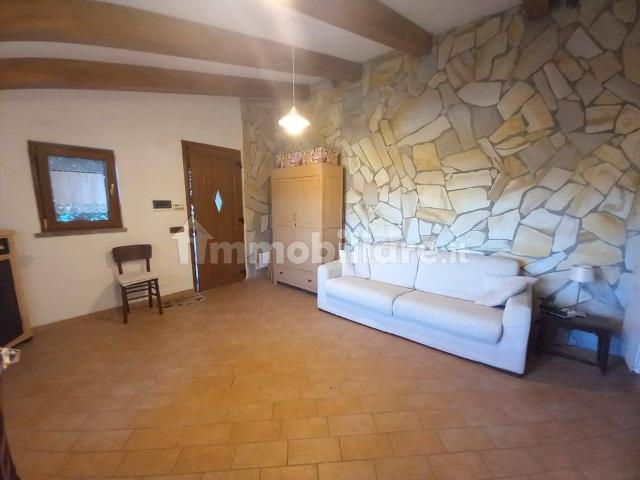 Villa Indipendente in affitto a Capodimonte, Lazio