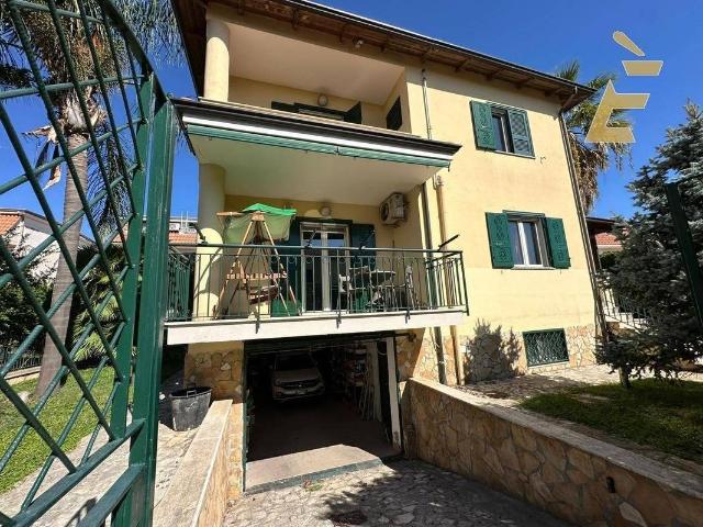 Villa Indipendente in affitto a Canosa, Giugliano In Campania