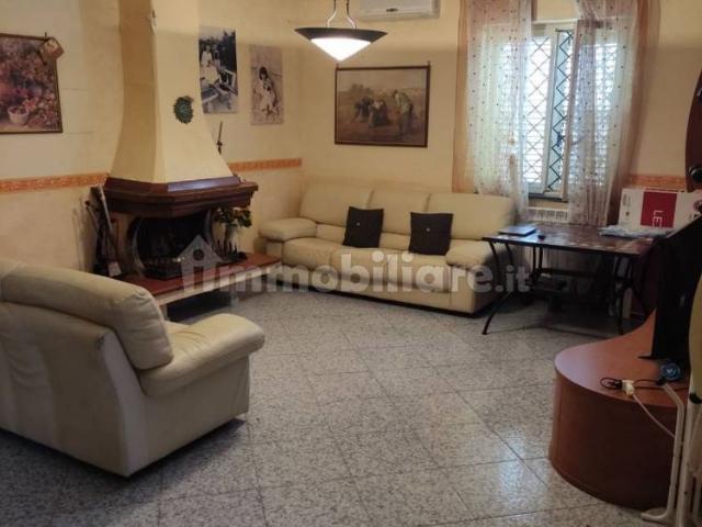 Villa Indipendente in affitto a Roccadaspide, Campania