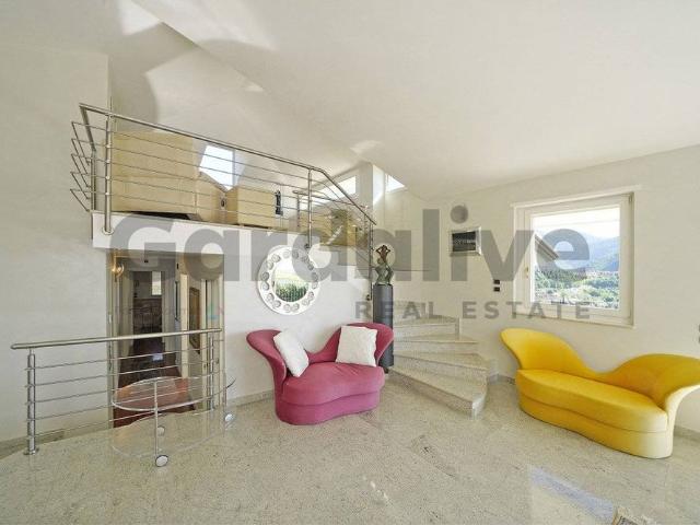 Villa Indipendente in affitto a Comunità montana della Valle Sabbia, Roè Volciano