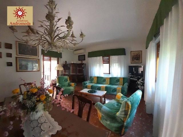Villa Indipendente in affitto a Roma Imperiale, Forte Dei Marmi