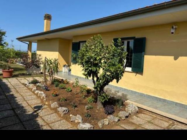 Villa Indipendente in affitto a Borgo Molino, Marche