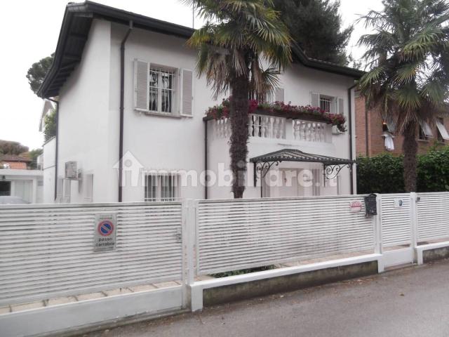Villa Indipendente in affitto a Abissinia, Riccione