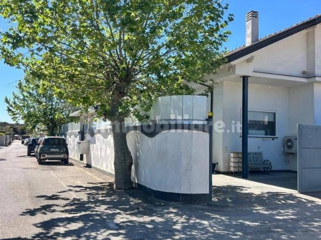 Villa Indipendente in affitto a Castel Volturno, Campania