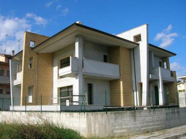 Villa Indipendente in vendita a Vallefoglia, Marche