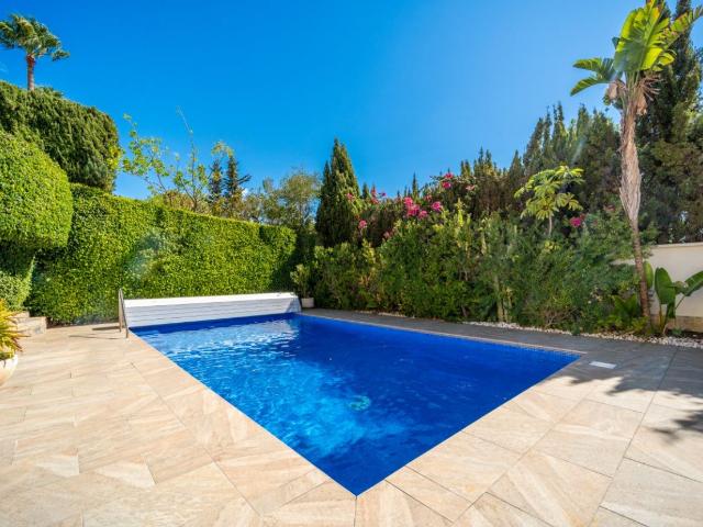Chalet en venta en Rio Real, Costa del Sol Occidental