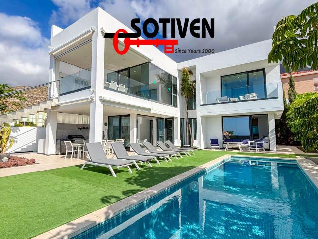 Chalet en venta en Los Olivos, Adeje