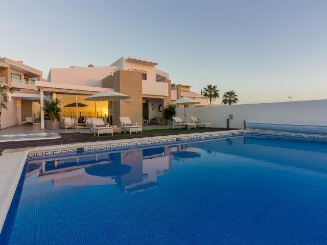 Chalet en venta en Los Olivos, Adeje