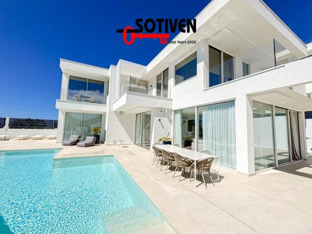 Chalet en venta en Los Olivos, Adeje