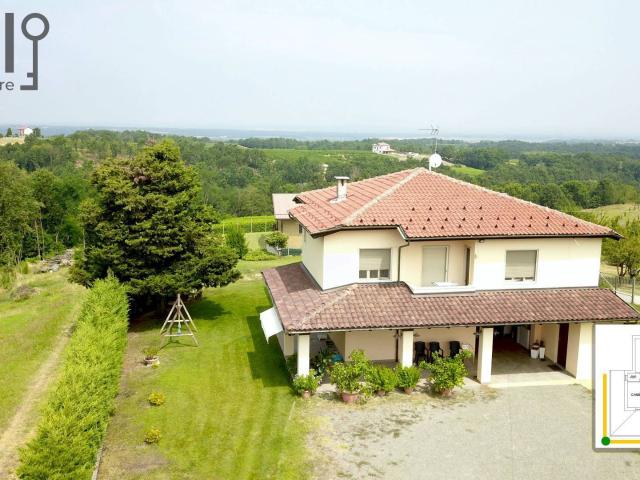 Villa Indipendente in vendita a Mombaruzzo, Asti