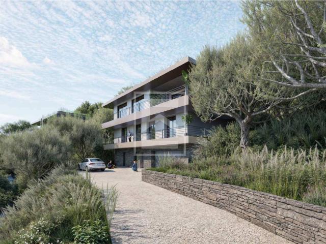 Villa Indipendente in vendita a Padenghe Sul Garda, Brescia