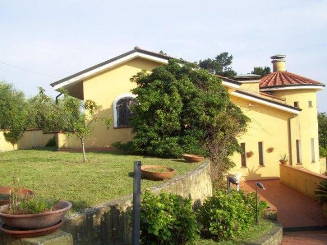 Villa Indipendente in vendita a San Carlo, Marina Di Massa