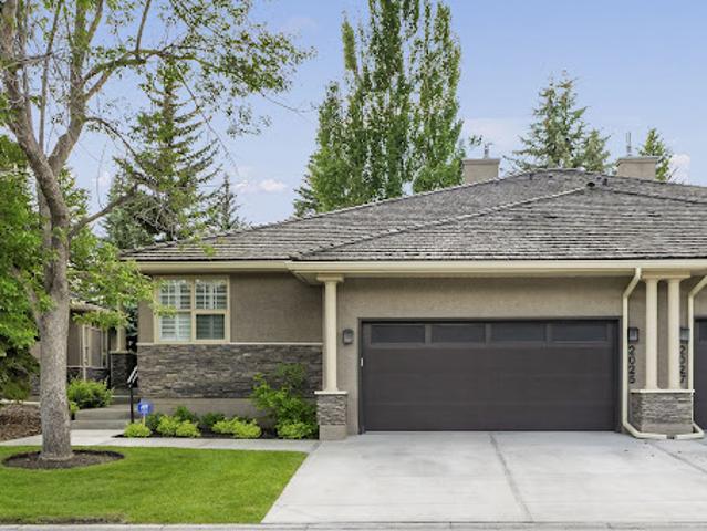 Villa for sale in Northwest, Alberta