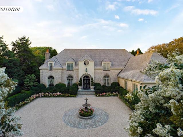 Detached House for sale in Town of Southampton, Suffolk County