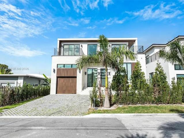Detached House for sale in Surfside, Florida