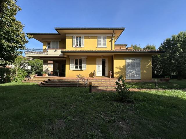 Villa Indipendente in vendita a Campi Bisenzio, Firenze