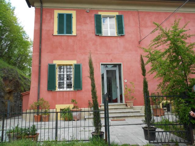 Villa Indipendente in vendita a Tonfano, Lucca