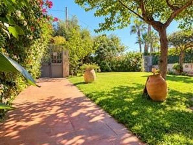 Villa Indipendente in vendita a Barriera, Catania