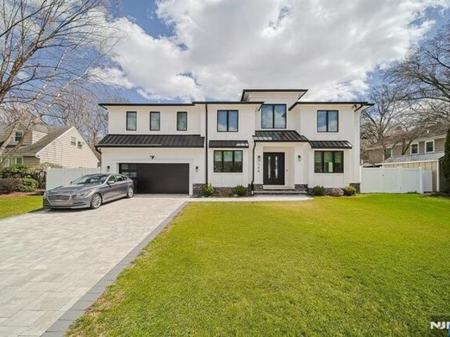 House for sale in Paramus, New Jersey