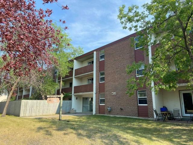 Apartment for rent in Westwood Village Shopping Centre, Winnipeg