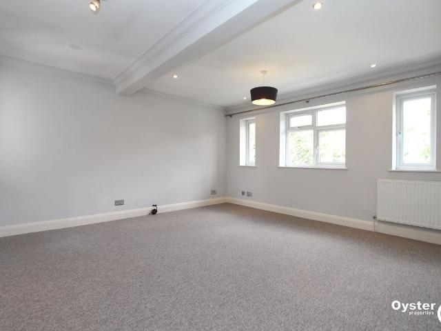 Apartment for rent in Lane, Greater London