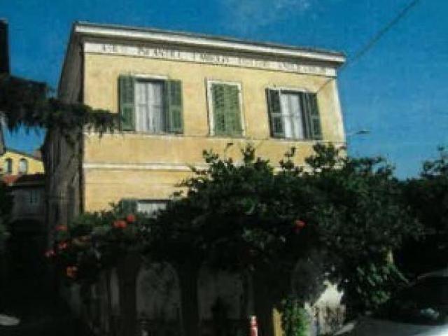Locale Commerciale in vendita a Imperia, Liguria