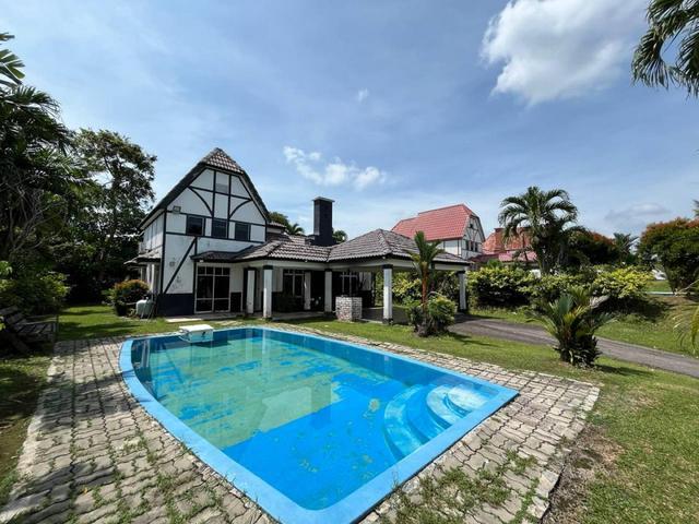 Bungalow for sale in Malaka