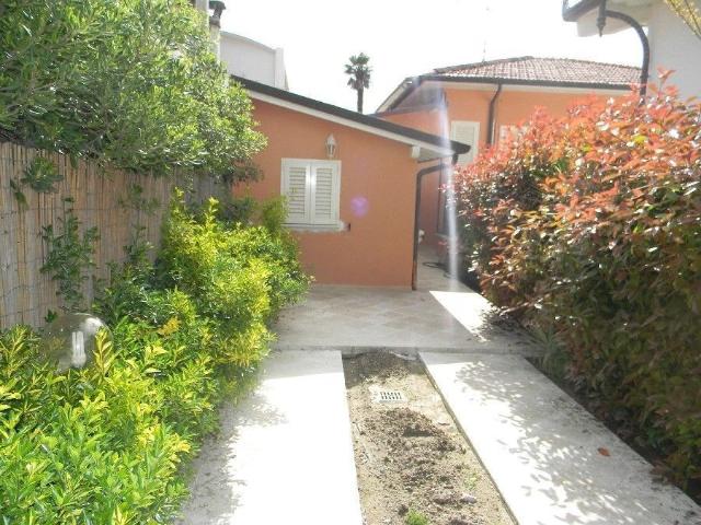 Villa Indipendente in affitto a Marina di Pietrasanta, Tonfano
