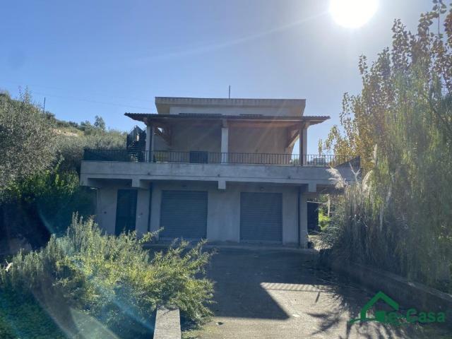 Villa Indipendente in vendita a Saponara, Sicilia