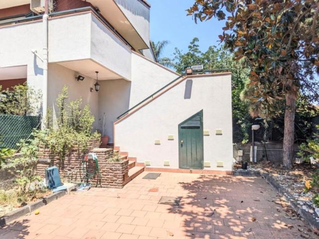 Villa Indipendente in vendita a Aci Catena, Sicilia