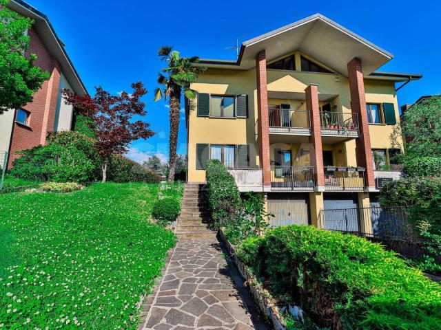 Villa Indipendente in vendita a Aicurzio, Lombardia