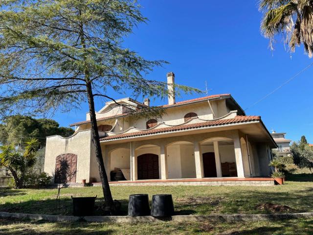 Villa Indipendente in vendita a San Donato, Marche
