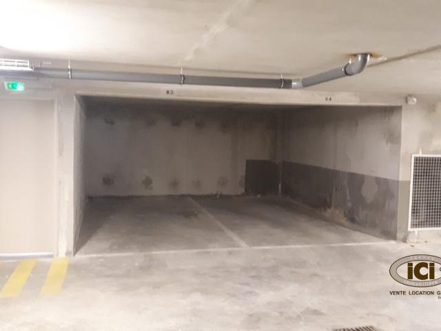 Garage location à Saint-Julien-en-Genevois, Ville-la-grand