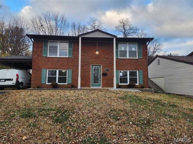 House for sale in Hazelwood, Missouri