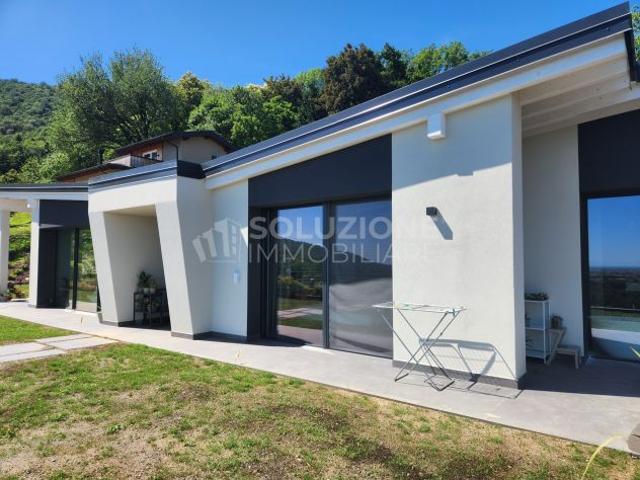 Villa Indipendente in vendita a Alzano Lombardo, Lombardia