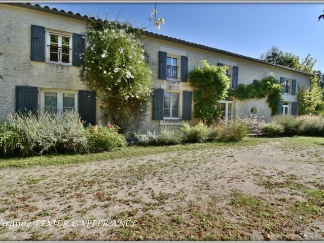 Maison vente à Saint-Jean-d'Angély, Villeneuve-la-comtesse