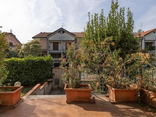 Villa Indipendente in vendita a Mediglia, Milano
