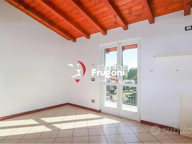 Villa Indipendente in affitto a Polpenazze del Garda, Brescia