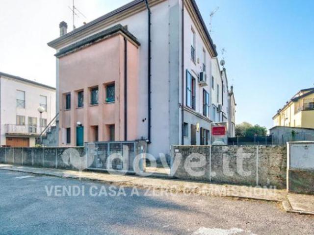 Villa Indipendente in vendita a Ferrara, Reggio Emilia