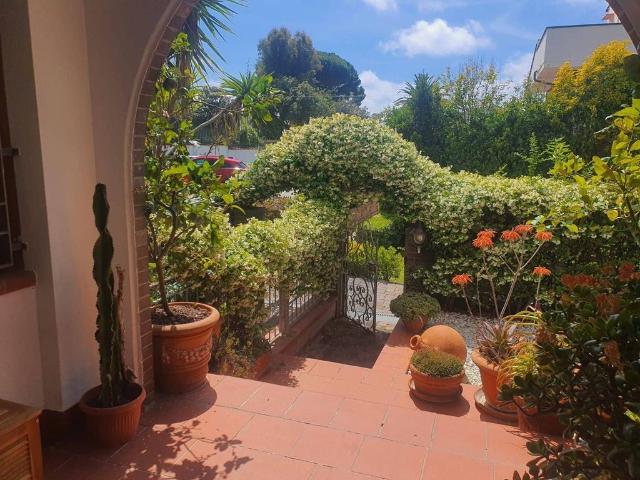 Villa Schiera in vendita a Livorno